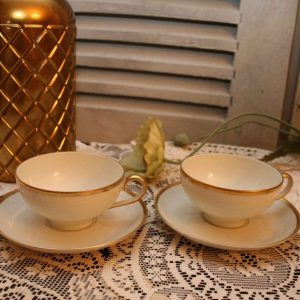 2x roomwitte kop en schotels gouden rand