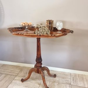 Sierlijke antieke koffietafel wijntafel
